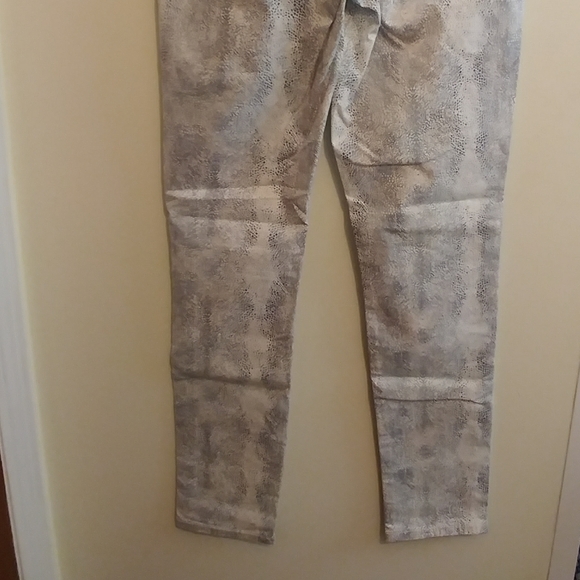 NWT Calvin Klein White and Gray Print Jeans - Picture 7 of 9